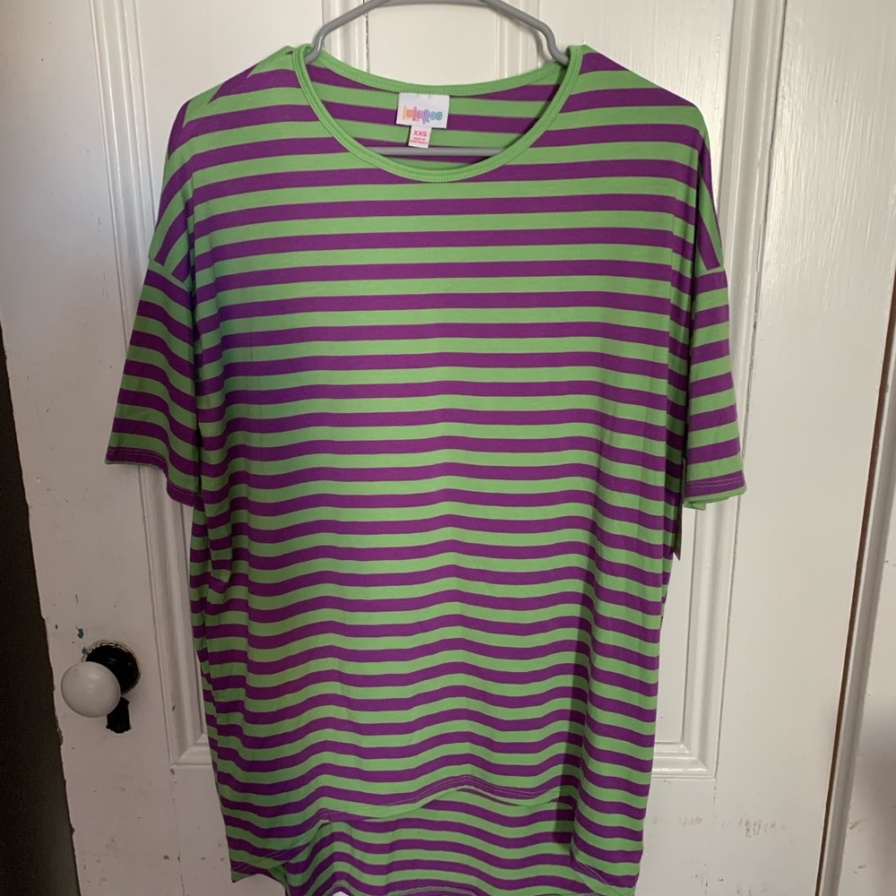 NWT LulaRoe short sleeve high-low shirt